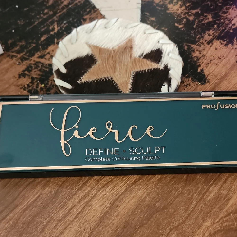Profusion Cosmetics Fierce Define + Sculpt Contouring Palette With Brush NEW!